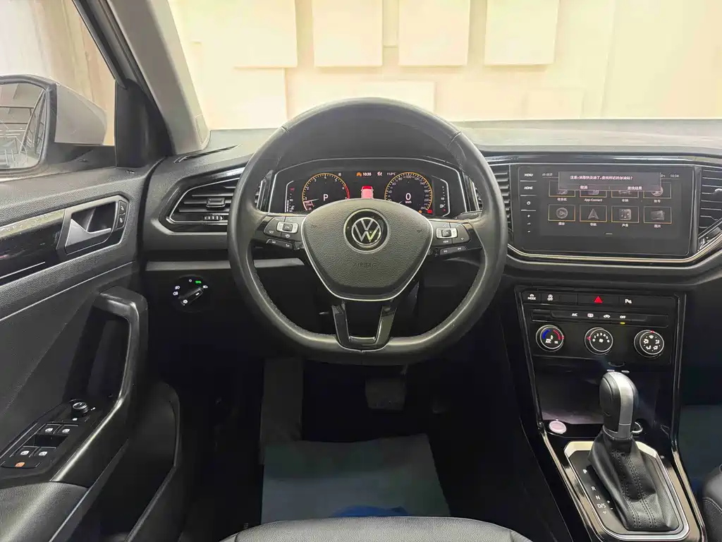 Volkswagen T-Roc — миниатюра 16