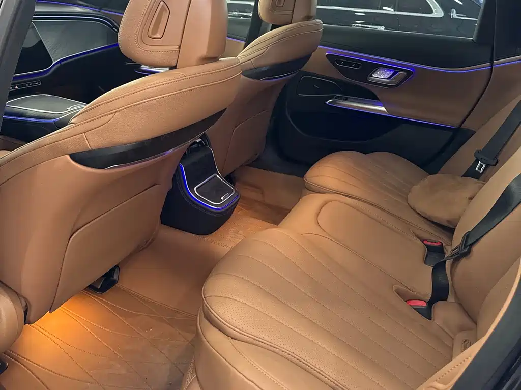 Mercedes-Benz E-Class — миниатюра 8