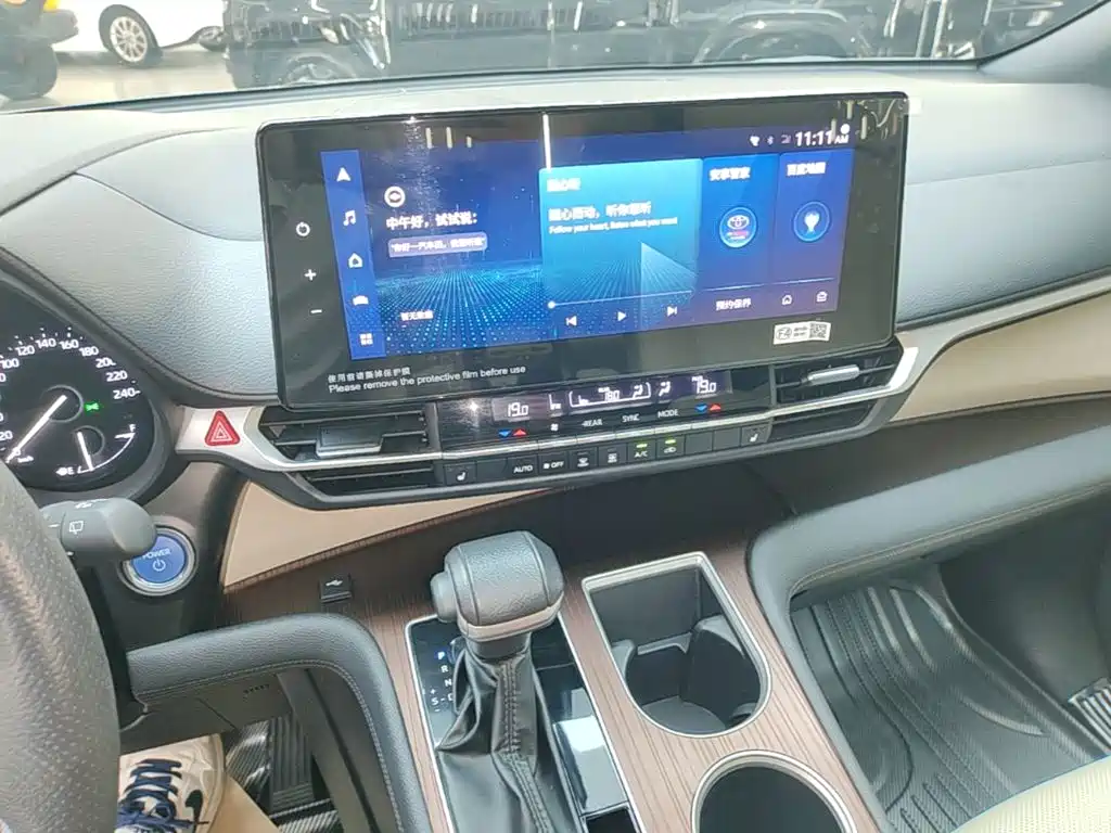 Toyota Granvia — миниатюра 13