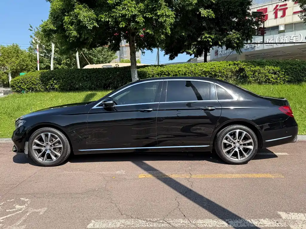 Mercedes-Benz E-Class — миниатюра 3