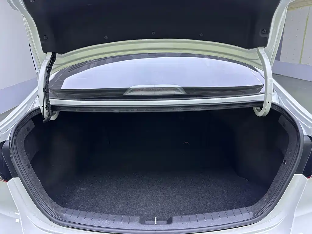Hyundai Elantra — миниатюра 14