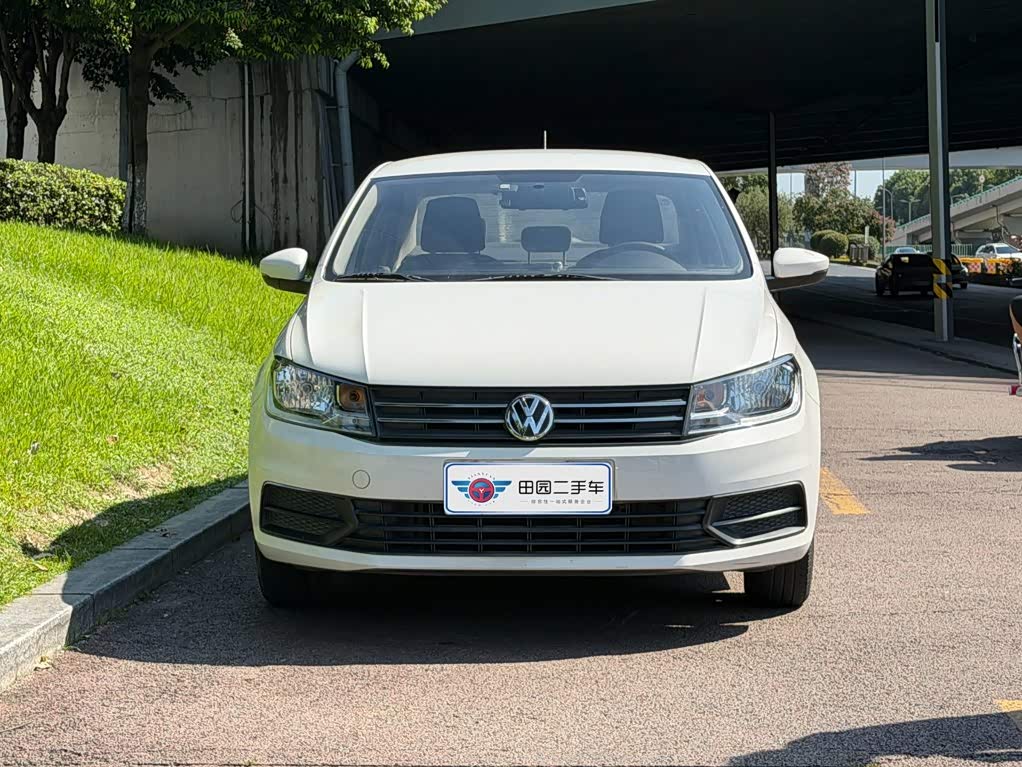 Volkswagen Santana 1.5 л 2021 г. Белый, пробег 35000 км