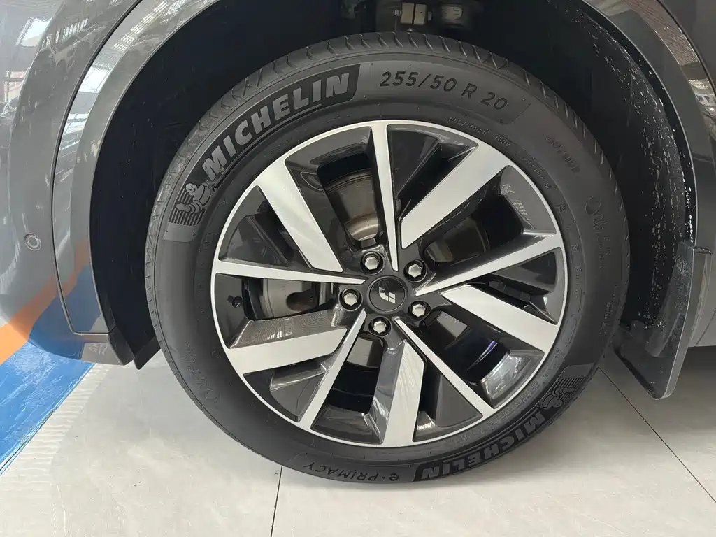 Li Auto Li L8 — миниатюра 5