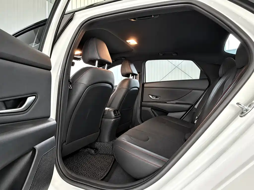 Hyundai Elantra — миниатюра 15