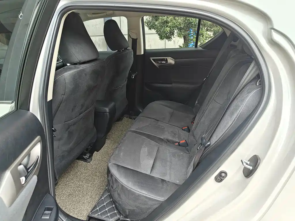 Lexus CT — миниатюра 7