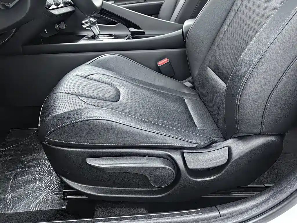 Hyundai Elantra — миниатюра 20
