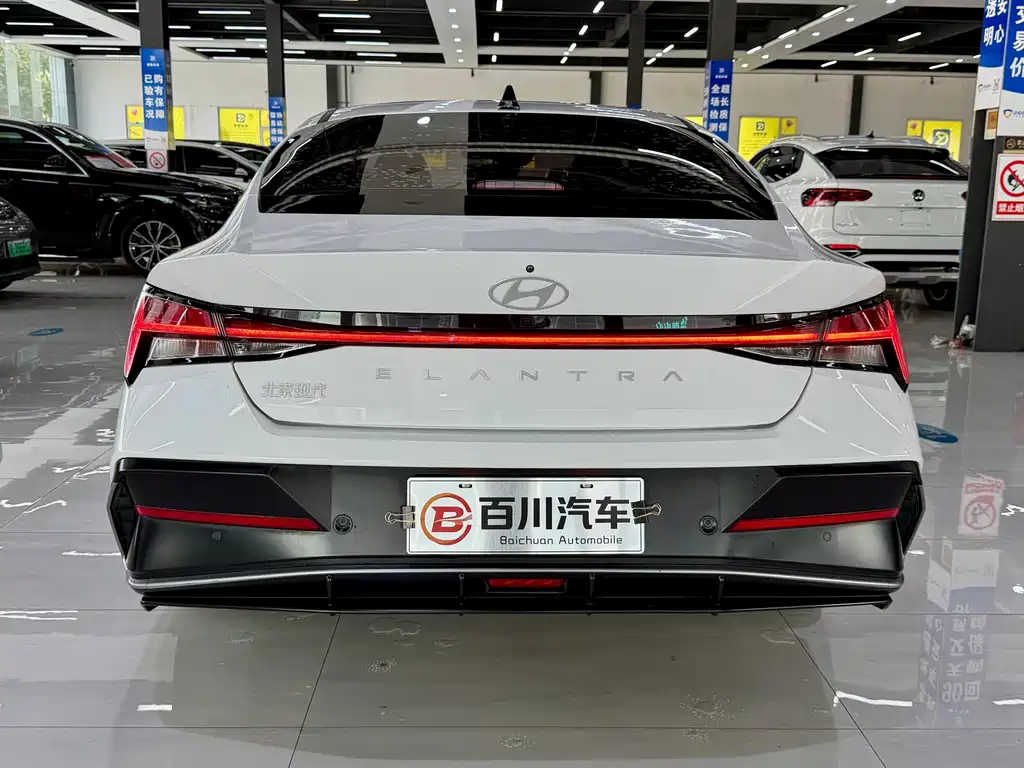 Hyundai Elantra — миниатюра 10