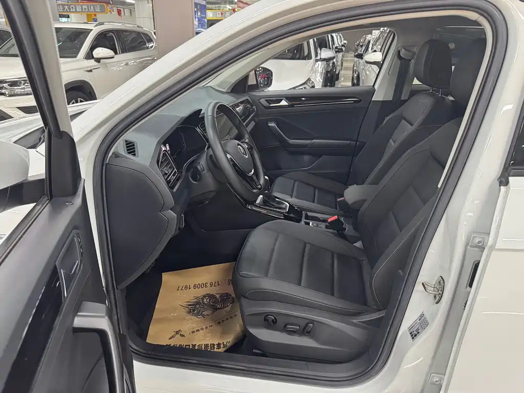 Volkswagen T-Roc 2022 280TSI DSG PLUS