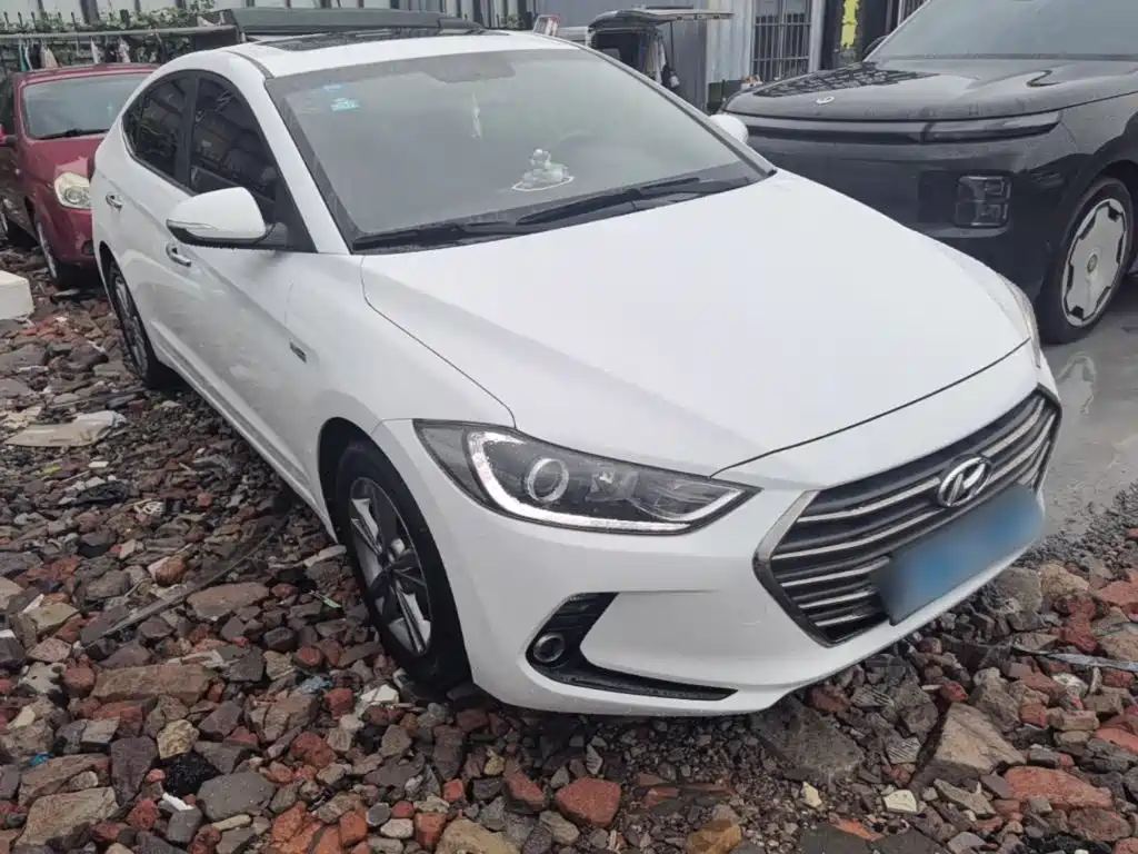 Hyundai Elantra — миниатюра 4