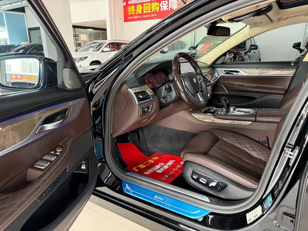 BMW 7 Series — миниатюра 7