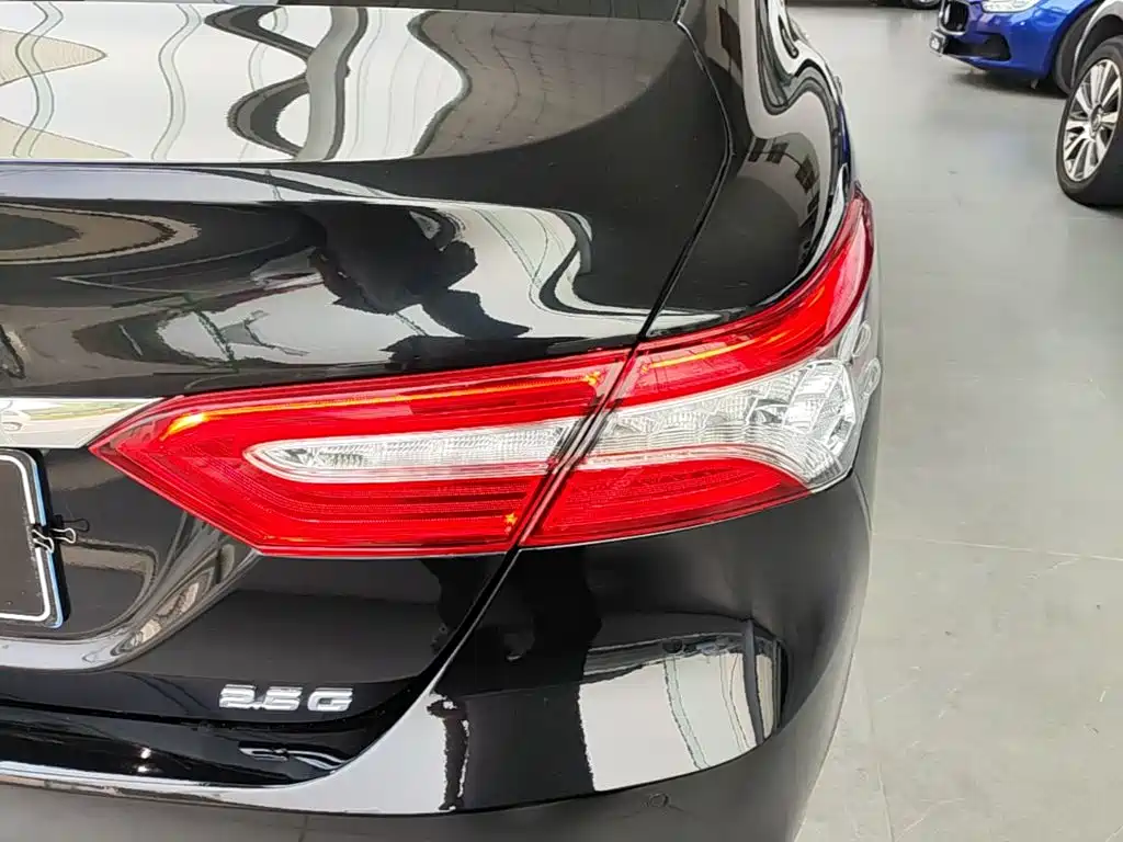 Toyota Camry — миниатюра 8