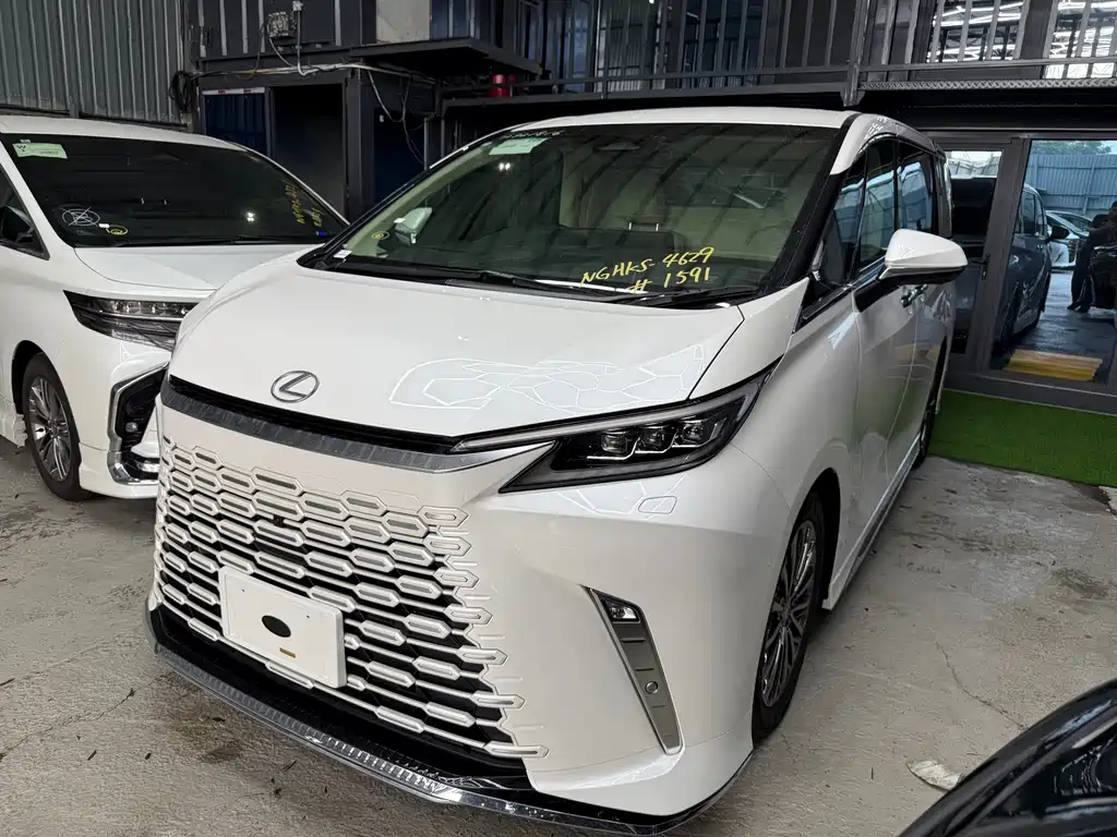 Lexus LM 0