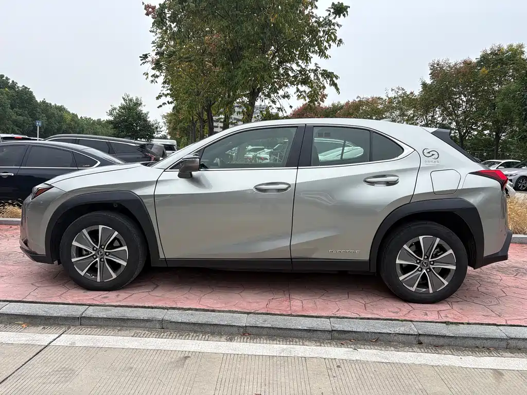 Lexus UX New Energy — миниатюра 5