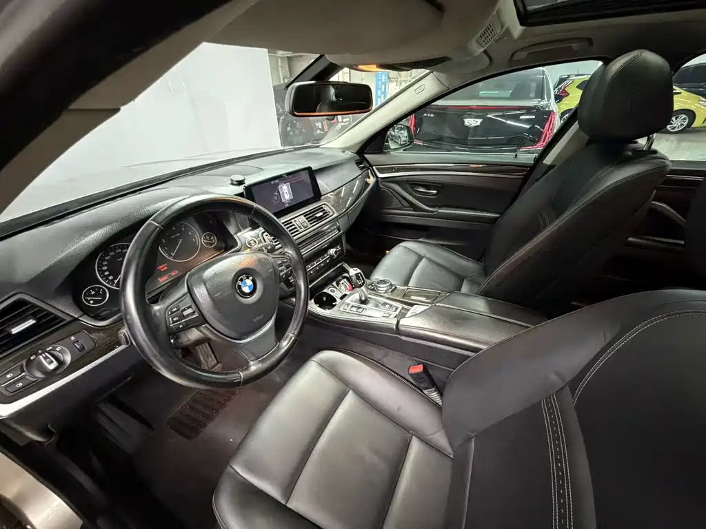 BMW 5 Series — миниатюра 4