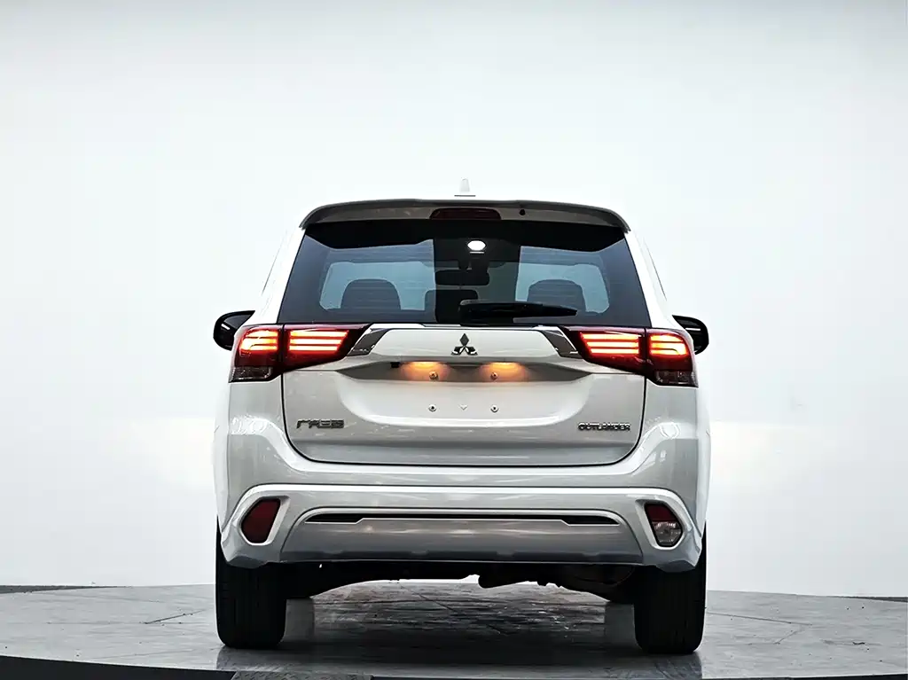 Mitsubishi Outlander — миниатюра 6