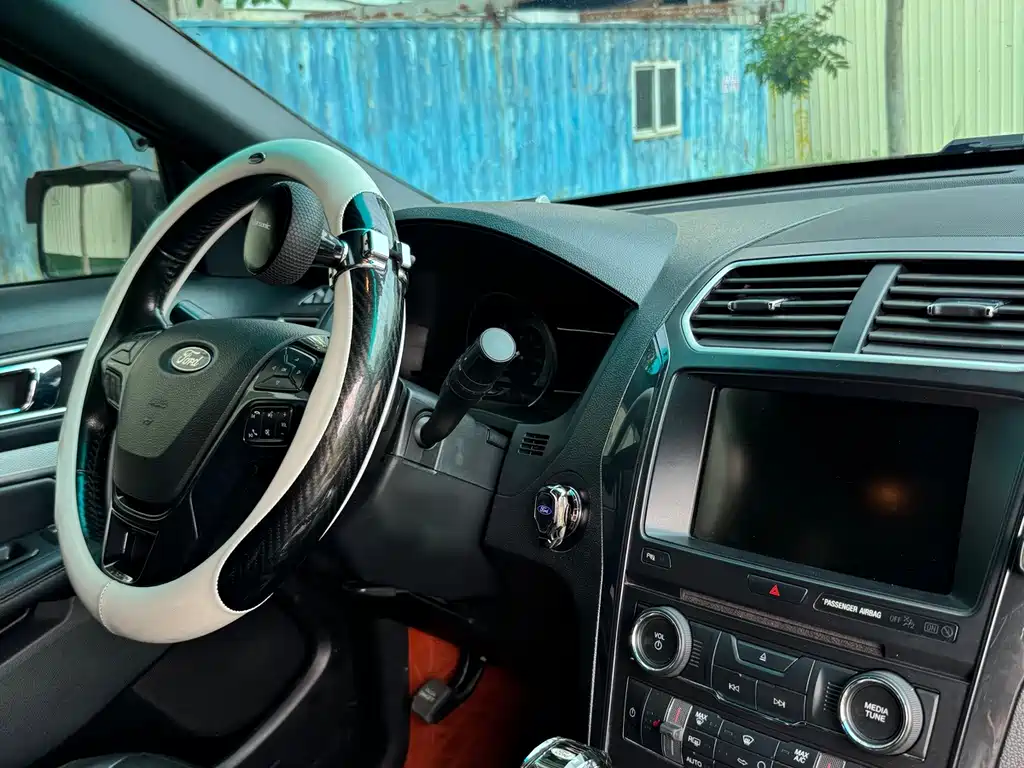 Ford Explorer (Import) — миниатюра 14