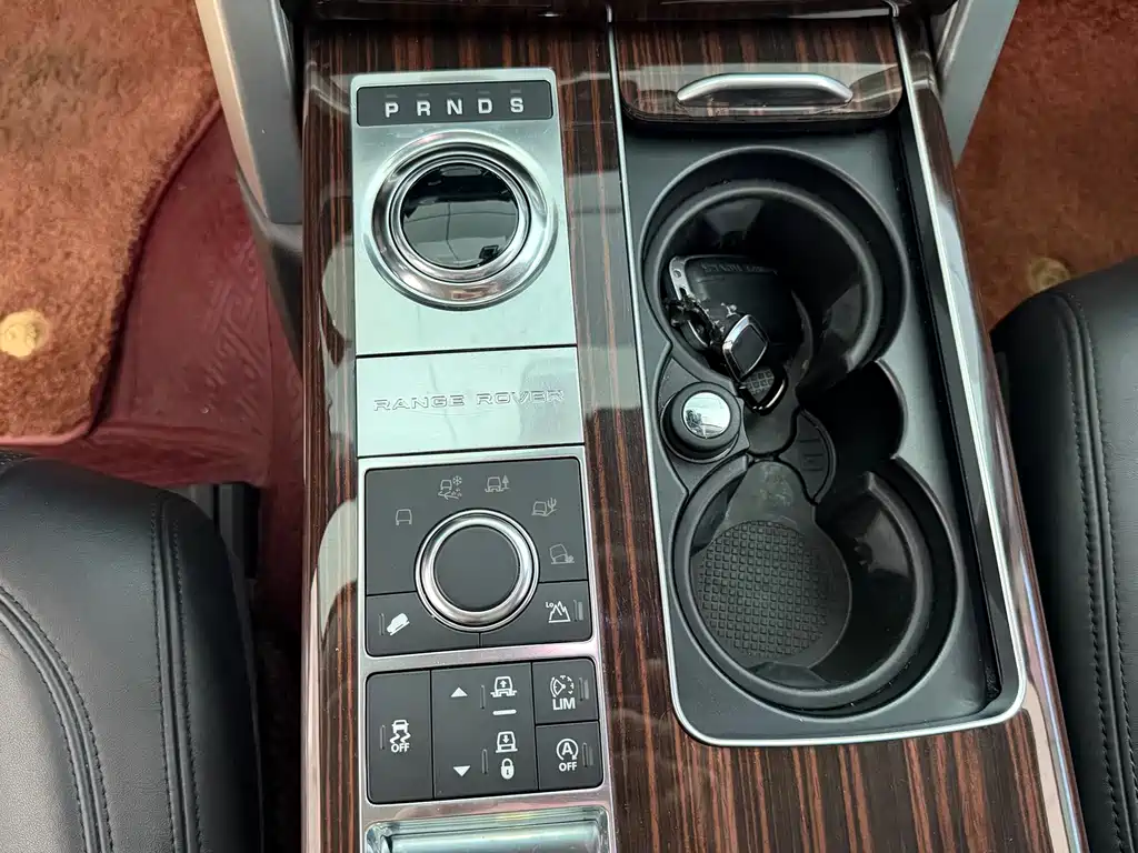 Land Rover Range Rover — миниатюра 10