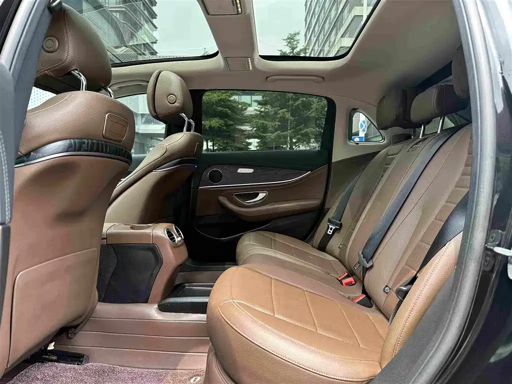Mercedes-Benz E-Class — миниатюра 18