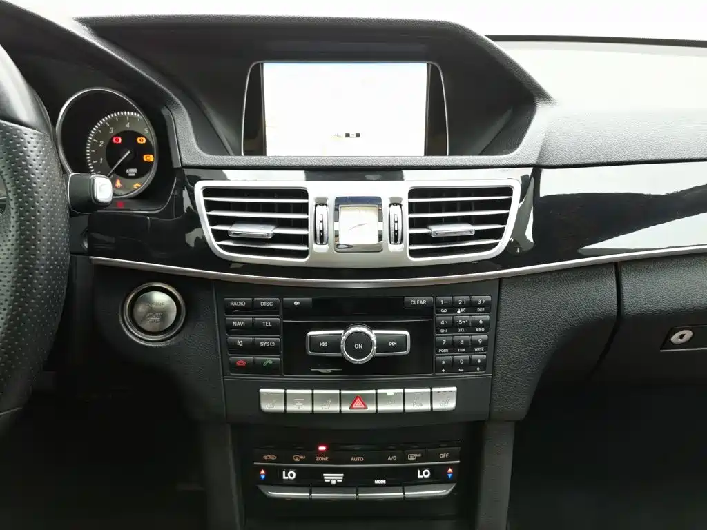 Mercedes-Benz E-Class — миниатюра 12