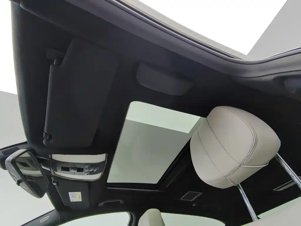 Mercedes-Benz E-Class — миниатюра 14