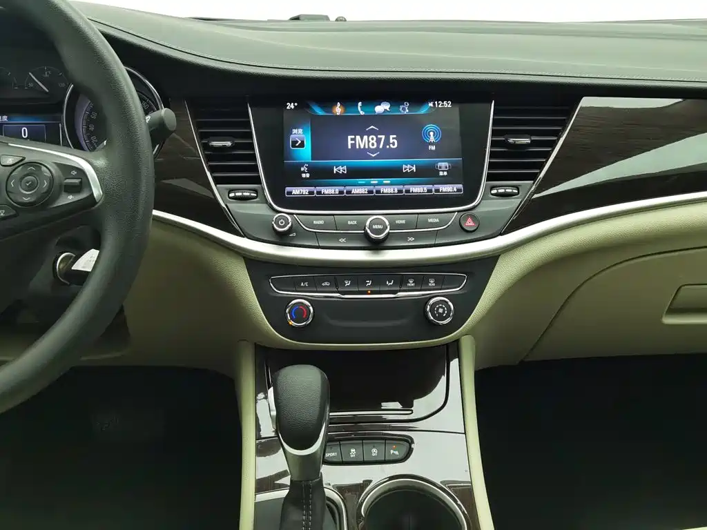 Buick Verano — миниатюра 12