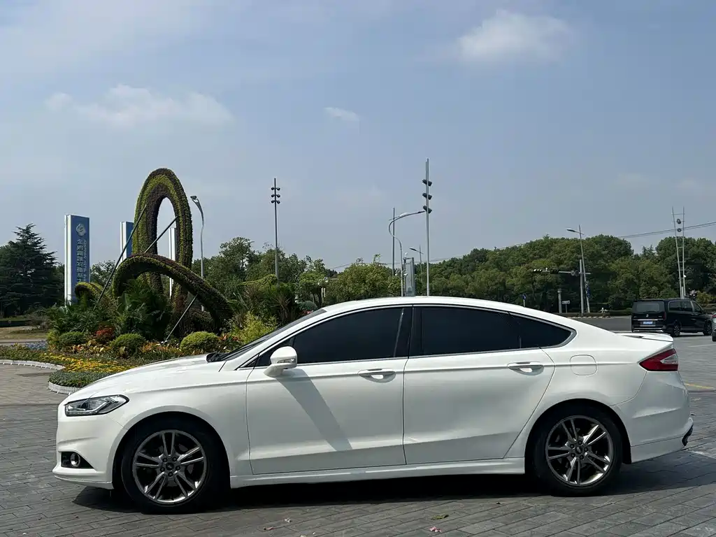 Ford Mondeo — миниатюра 7