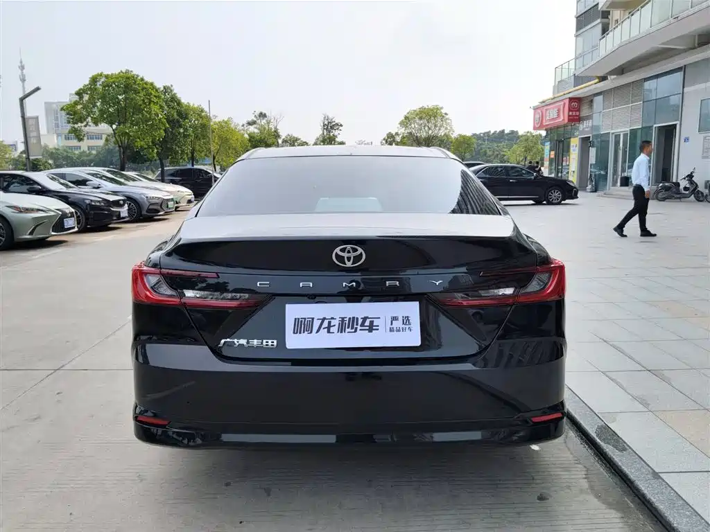 Toyota Camry — миниатюра 6