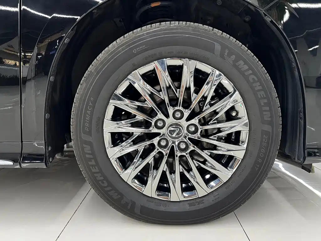 Lexus LM — миниатюра 27