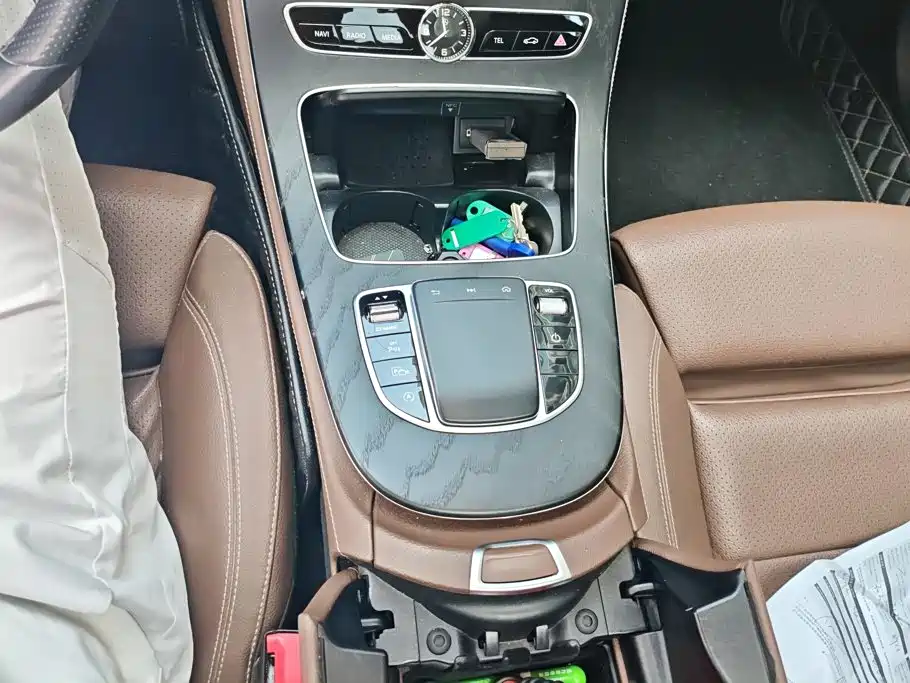 Mercedes-Benz E-Class — миниатюра 16