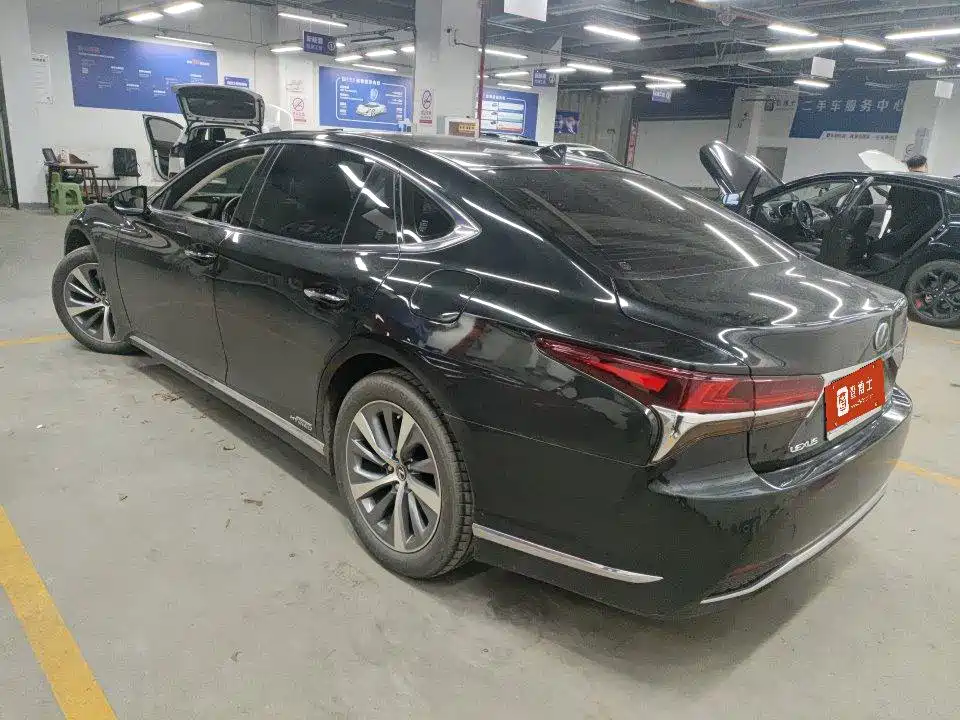 Lexus LS — миниатюра 7
