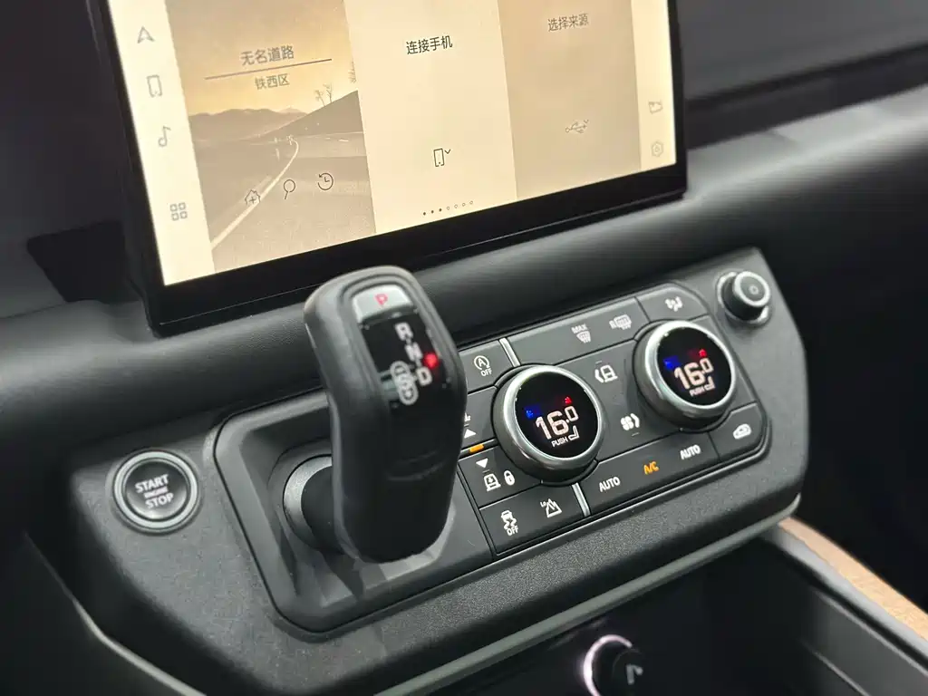 Land Rover Defender — миниатюра 15