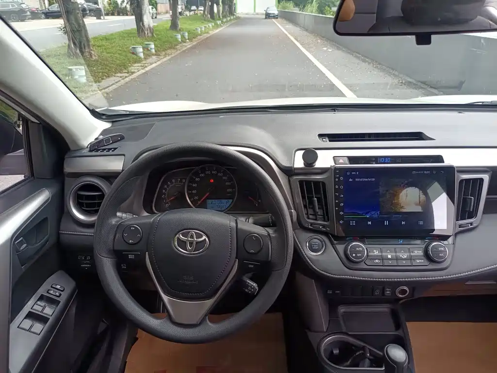 Toyota RAV4 — миниатюра 14