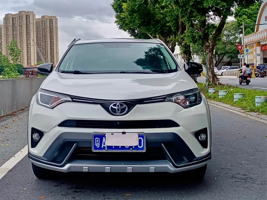 Toyota RAV4 — миниатюра 2