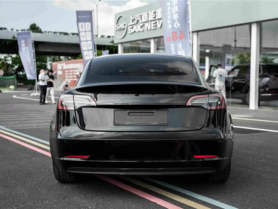 Tesla Model 3 — миниатюра 7
