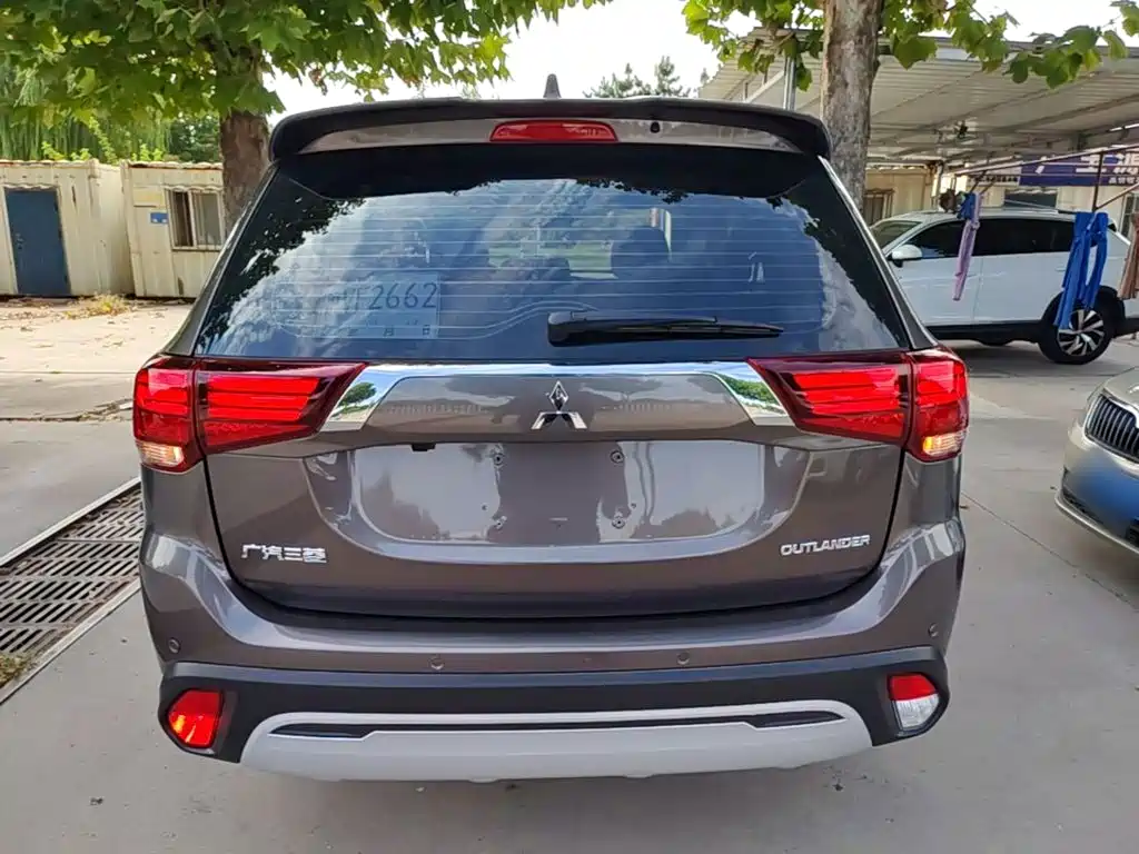 Mitsubishi Outlander — миниатюра 6