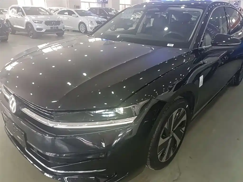 Volkswagen Magotan 2025