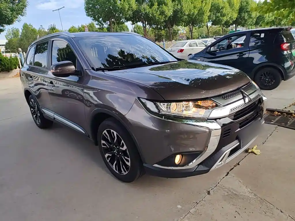 Mitsubishi Outlander — миниатюра 4
