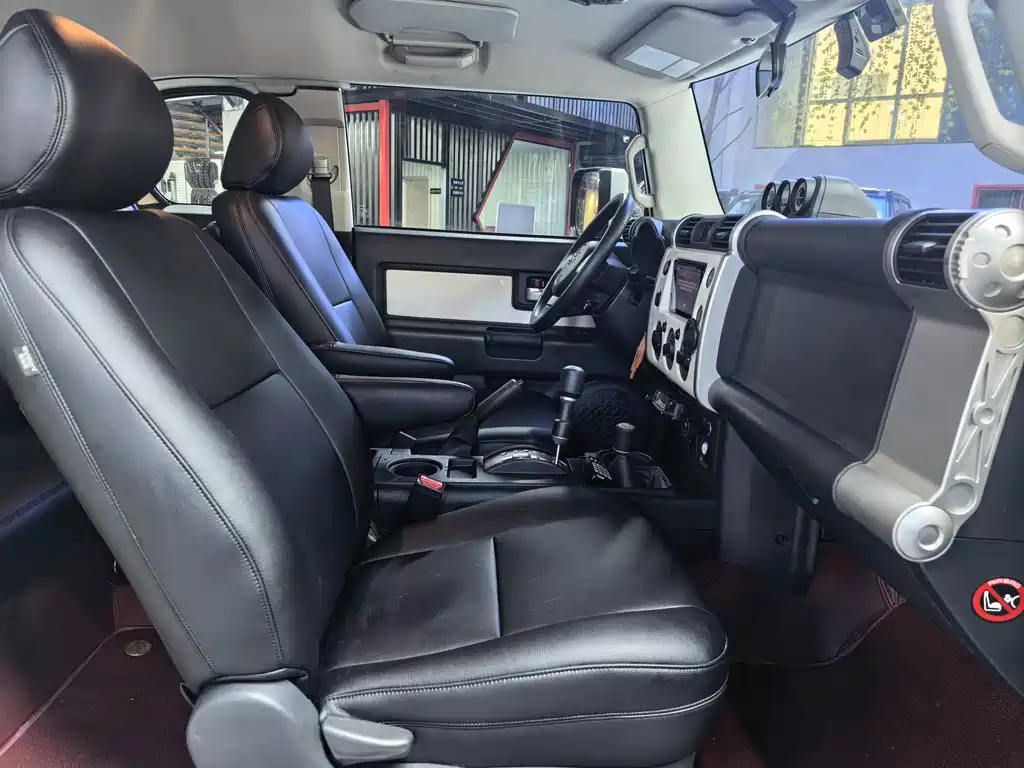 Toyota FJ Cruiser — миниатюра 13