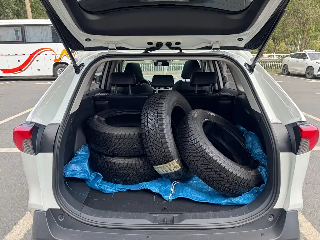 Toyota RAV4 — миниатюра 14