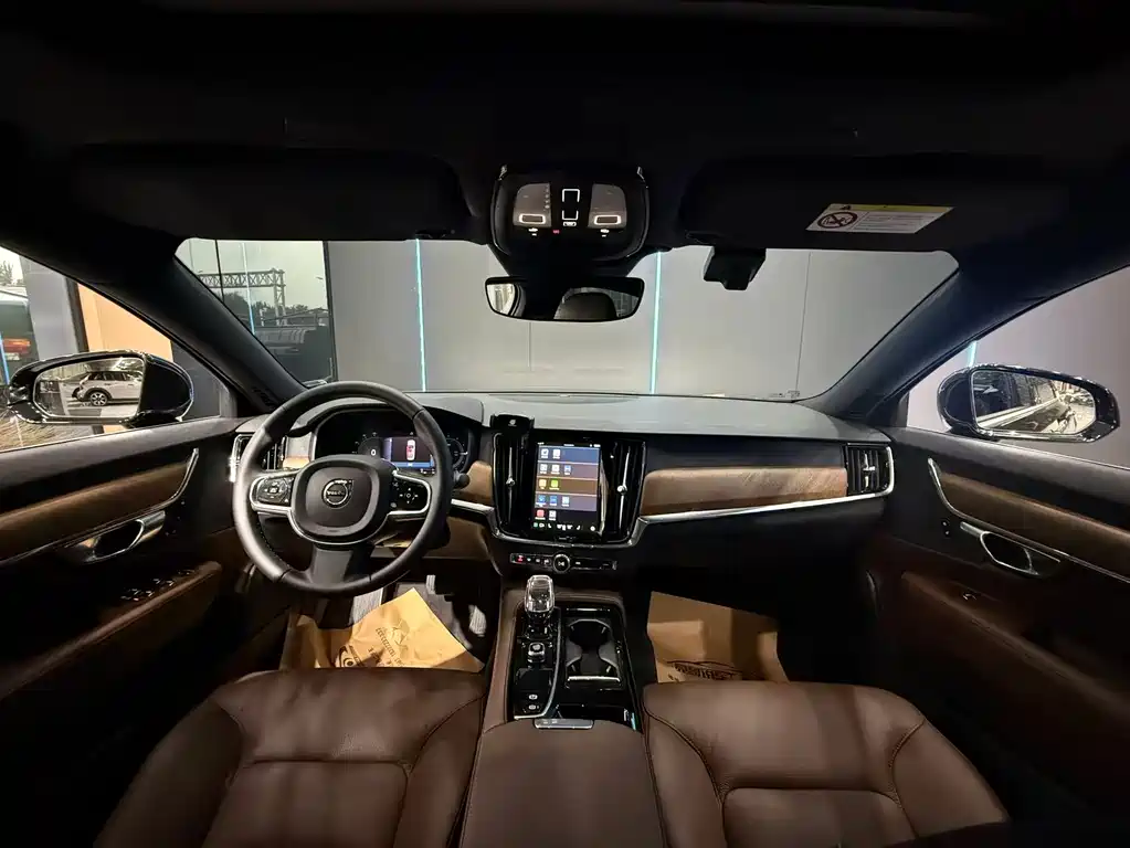 Volvo S90 PHEV — миниатюра 9