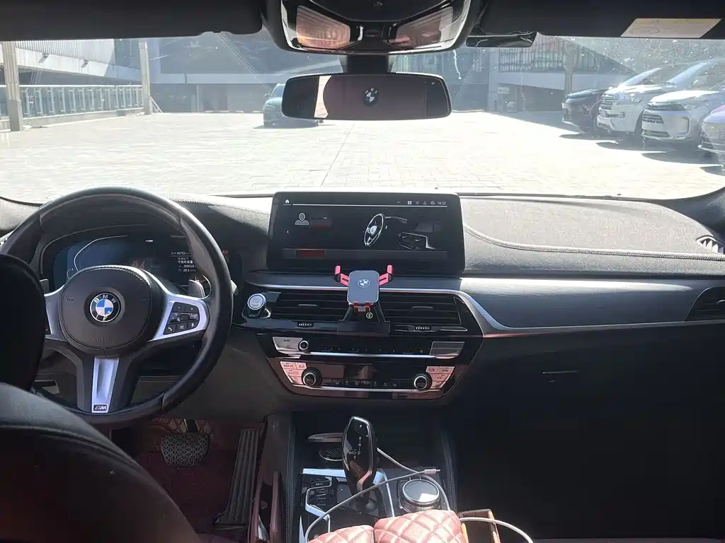 BMW 5 Series — миниатюра 4
