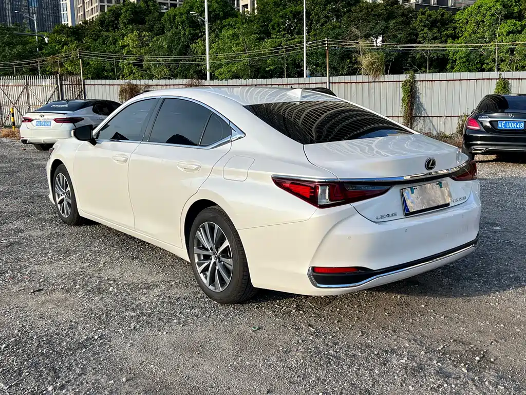 Lexus ES 2018 200 V
