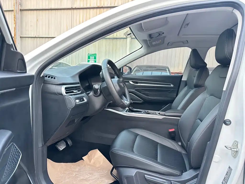 Geely Emgrand 2023 4 Champion 1.5L CVT Luxury