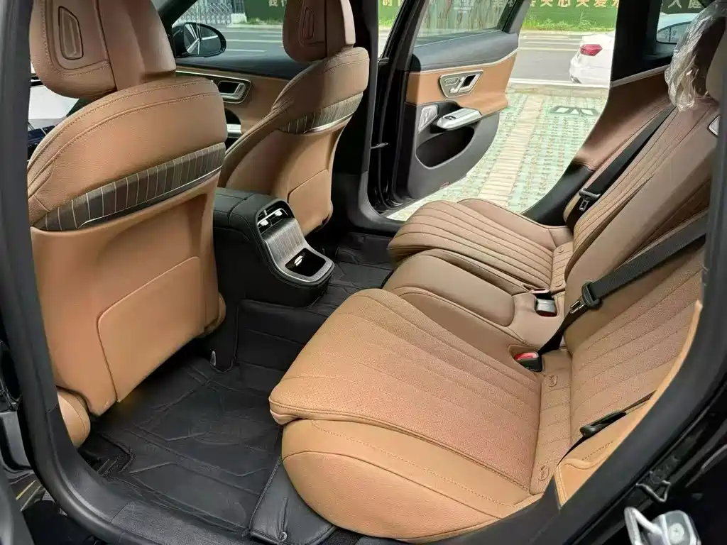 Mercedes-Benz E-Class — миниатюра 5