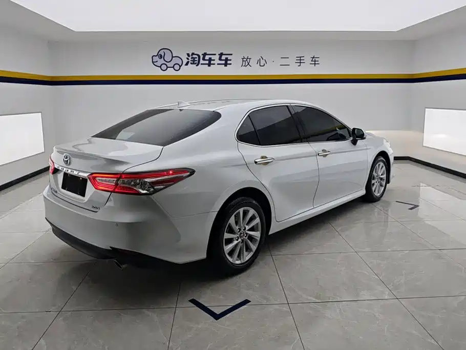 Toyota Camry — миниатюра 3