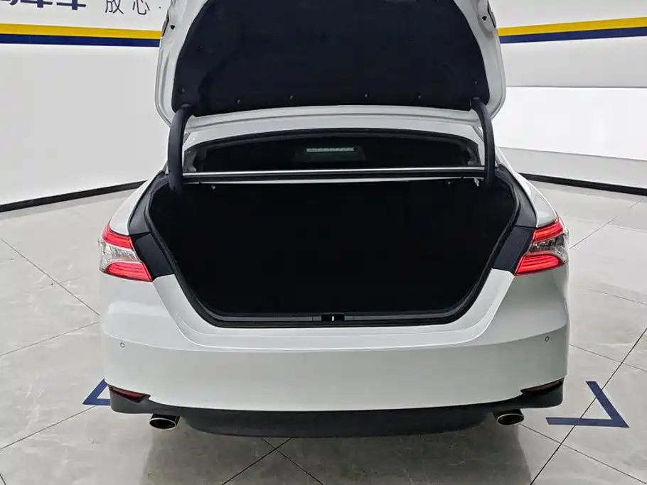 Toyota Camry — миниатюра 4