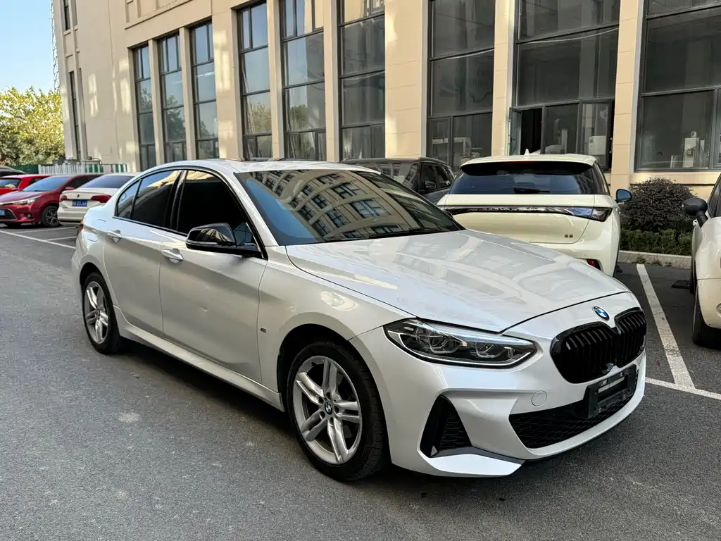 BMW 1 SERIES