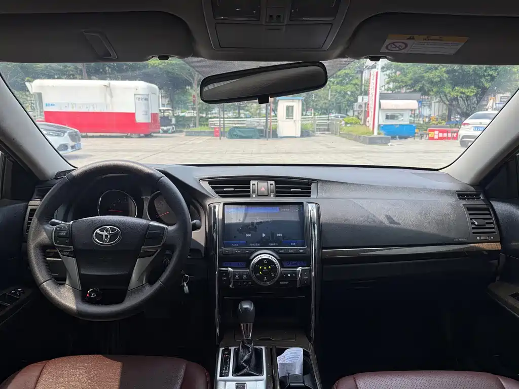 Toyota Reiz — миниатюра 9