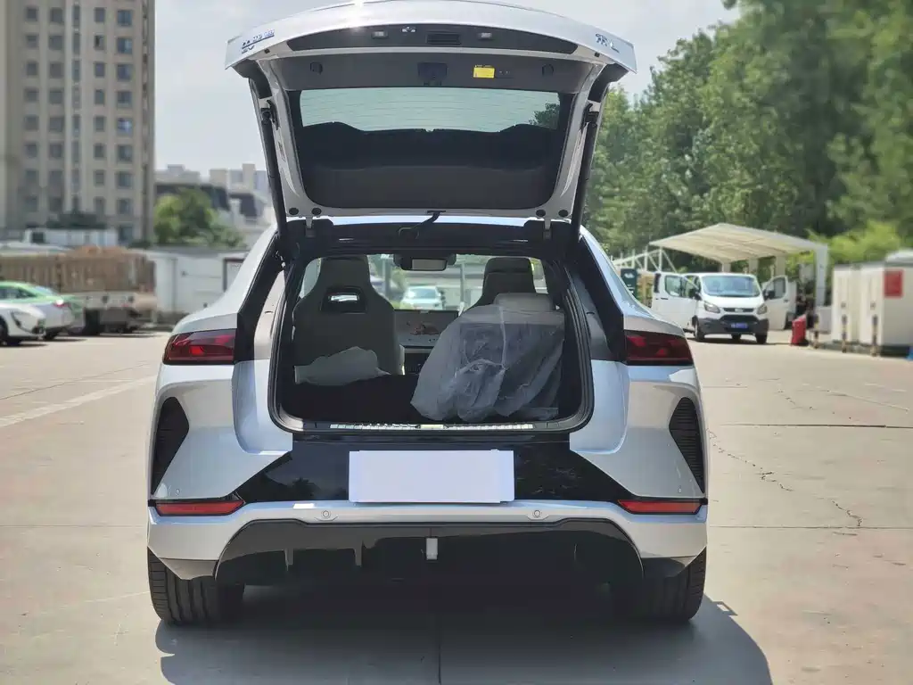 BYD L EV — миниатюра 7
