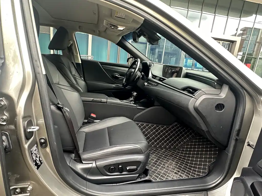 Lexus ES — миниатюра 10